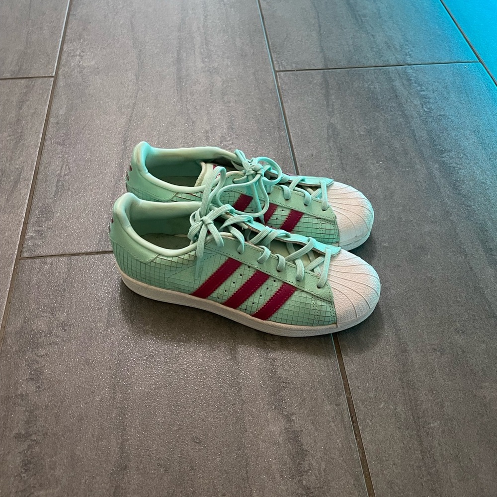 Girls Adidas Classic Sneakers